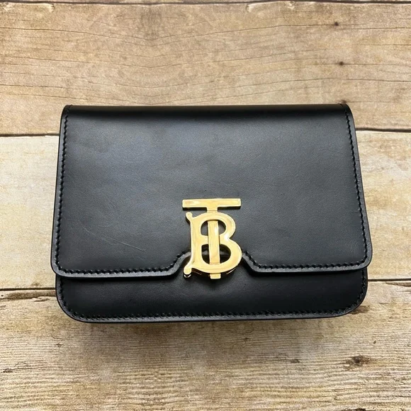Burberry envelope clutch hotsell